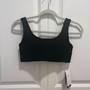 NWT Women’s Nike Alate Sports Bra